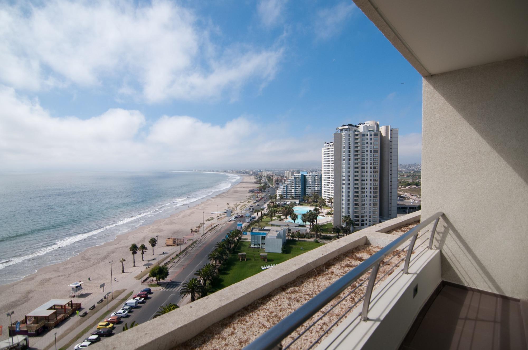 Enjoy Coquimbo Hotel Ngoại thất bức ảnh View of the beach from a balcony at the Shoreham Hotel
