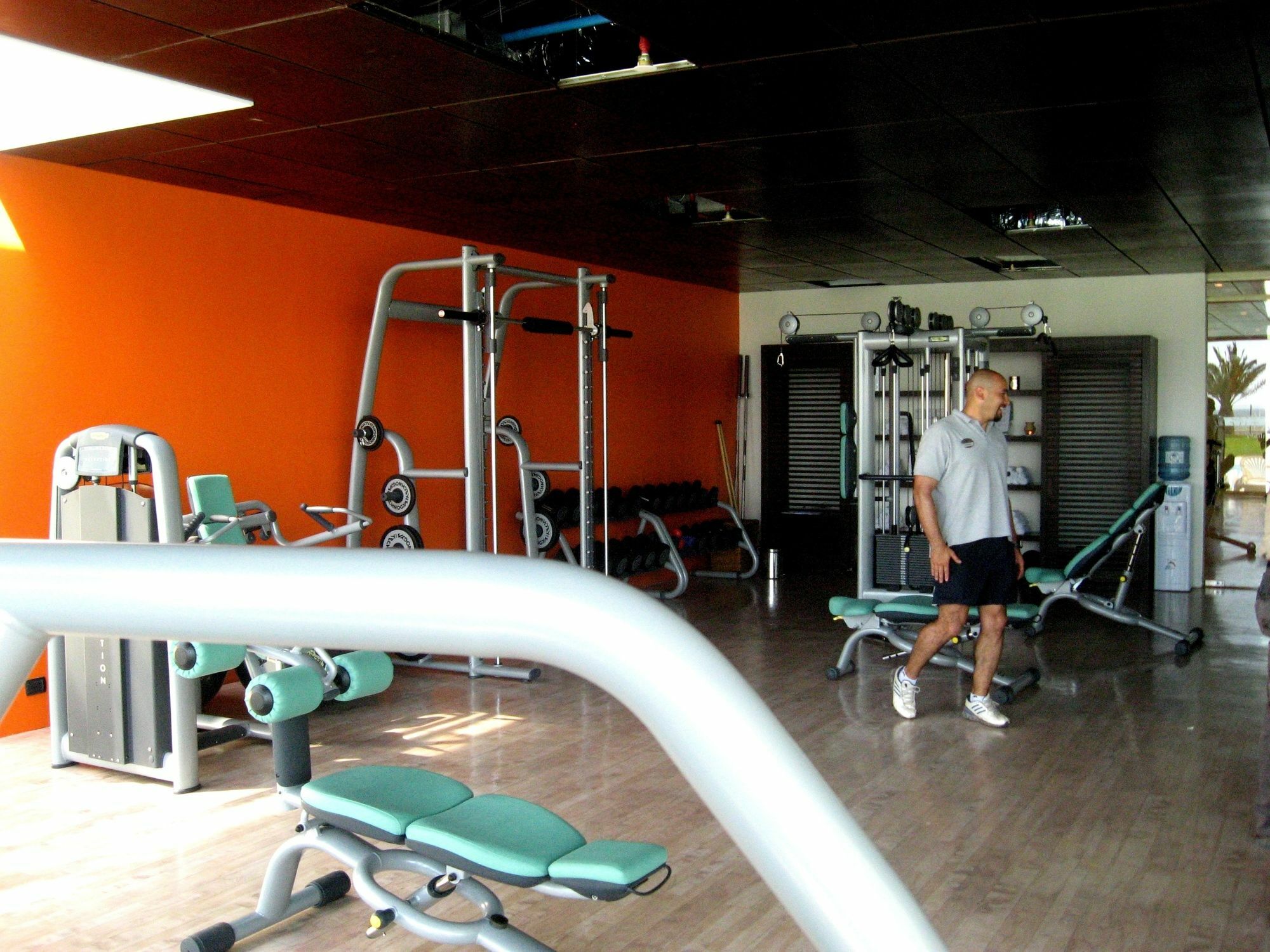 Enjoy Coquimbo Hotel Ngoại thất bức ảnh A gym in a hotel