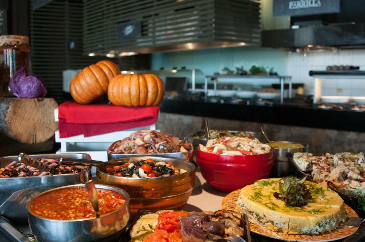Enjoy Coquimbo Hotel Ngoại thất bức ảnh A buffet at a restaurant